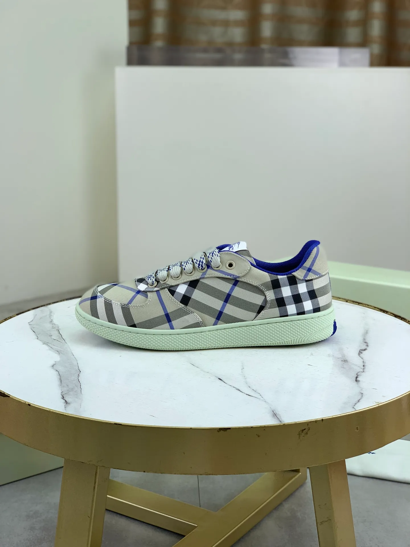 Factory price P580 [BURBERRY] Burberry - High-end quality original order (couples 🧑‍🤝‍🧑 style) - Upper: imported 🔝 original material - Lining: cowhide lining, feet; water-dyed cowhide - Outsole: ultra-light TPR rubber; two-color molded outsole - Ultra-high quality control, fine workmanship: highlighted (high-end, extravagance, grade) -Size: 35-46 (male 38 46 Female 35 40 Customized)·Color: 5️⃣colors available